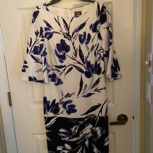 Beautiful pattern dress, bell sleeves! Measures 27”from under arm to hem! Lined